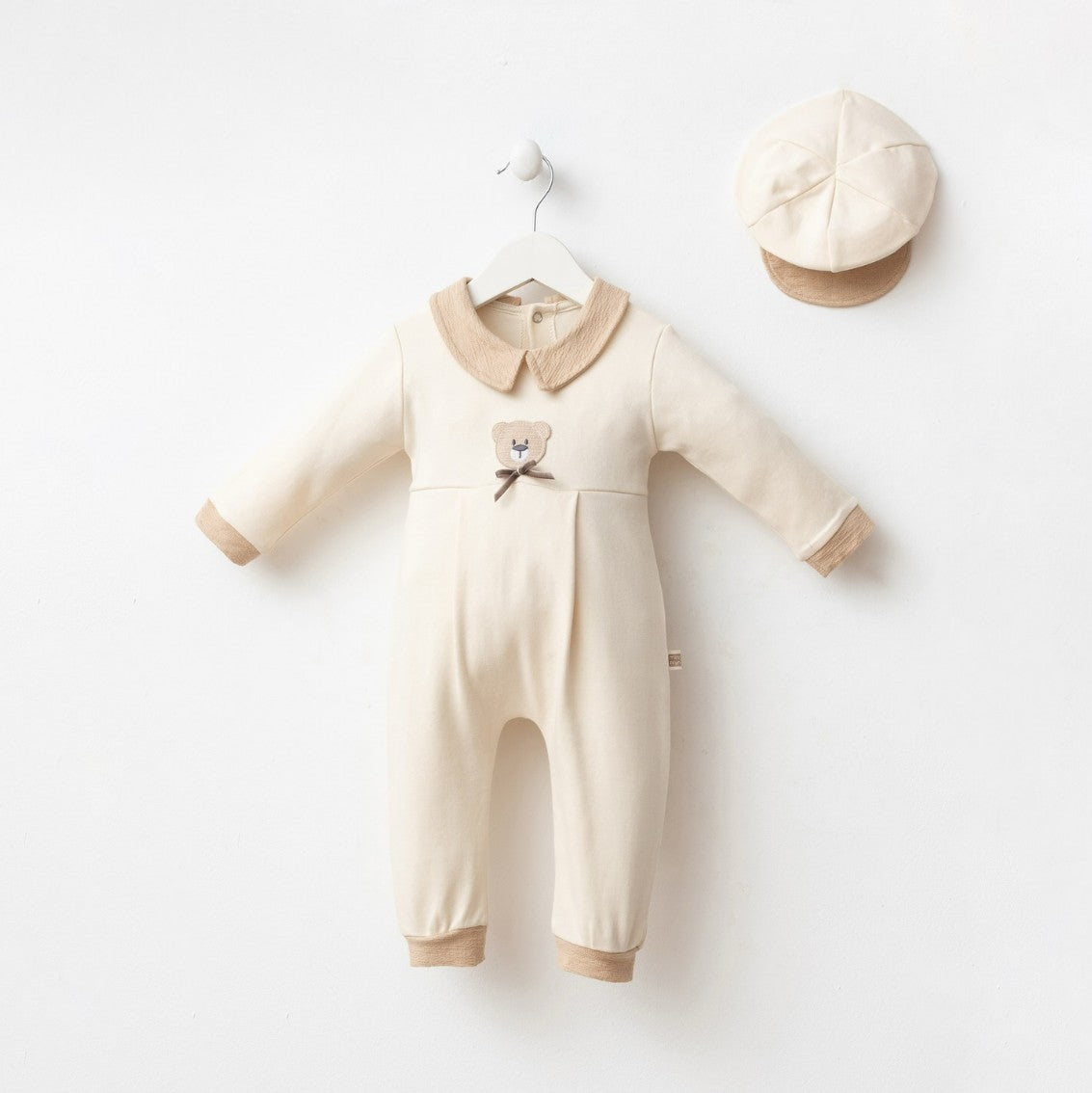 Ensemble naissance beige et écru avec ourson – Douceur naturelle et élégance pour bébé 🤍🧸✨