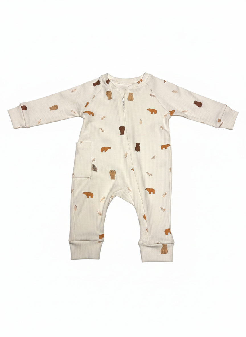 Ensemble Naissance 1 Pièces – Maille Vert Sauge & Crème avec Détail Petit Ourson