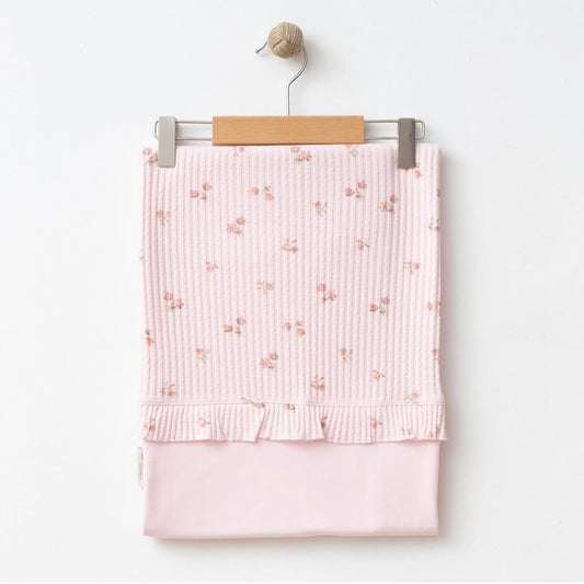 Couverture Bébé en Maille Côtelée – Rose Pastel & Imprimé Floral