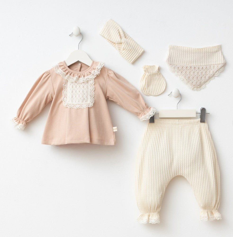 Ensemble naissance rose poudré et écru pour bébé ✨