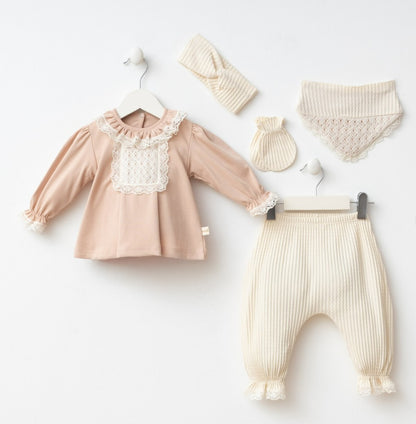 Ensemble naissance rose poudré et écru pour bébé ✨