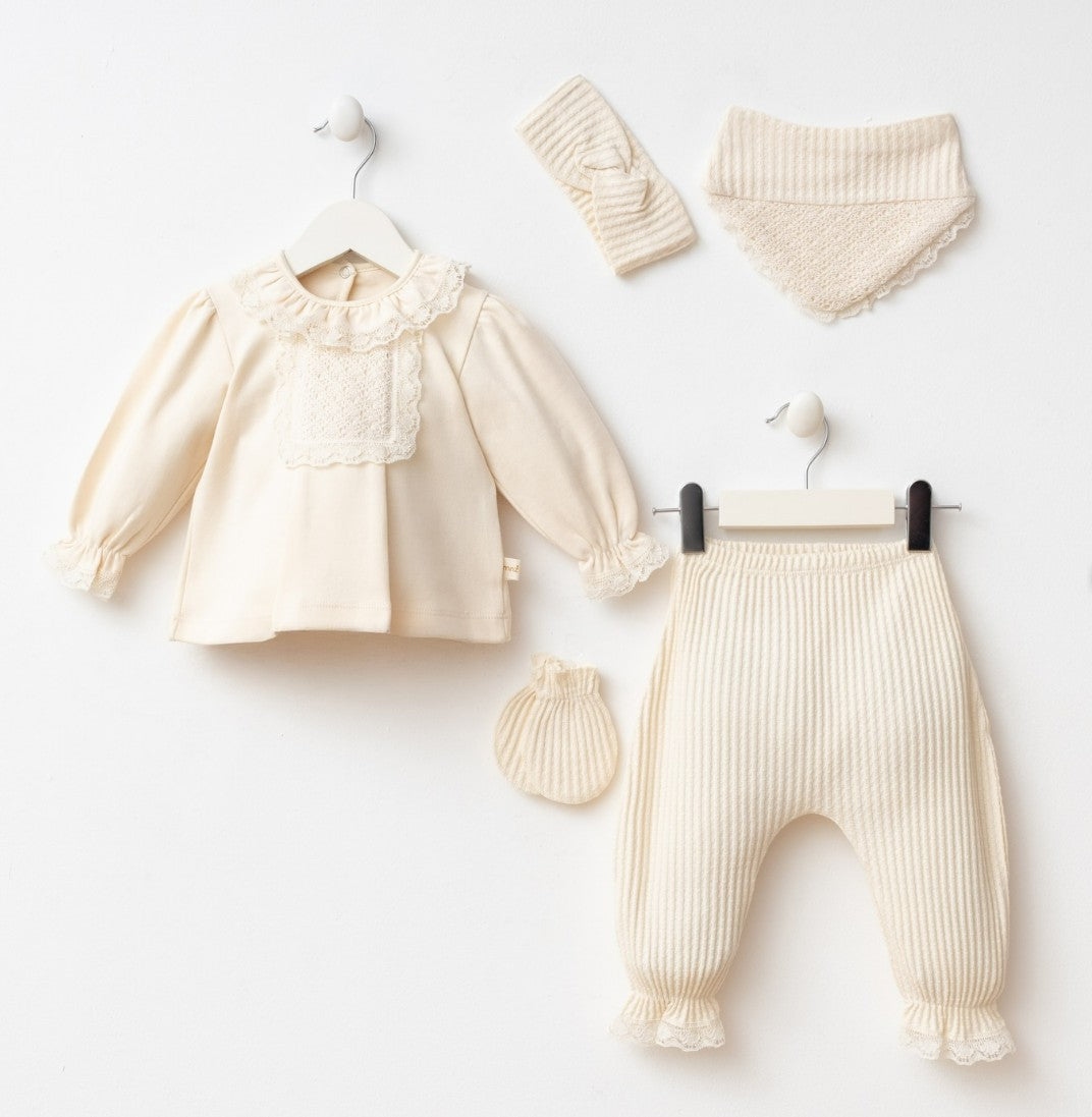 Ecrufarbenes Geburts-Set mit Spitze – Zartheit und Eleganz für Babys 🤍✨