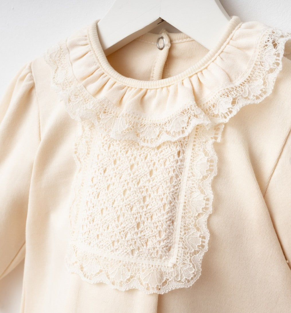 Ecrufarbenes Geburts-Set mit Spitze – Zartheit und Eleganz für Babys 🤍✨