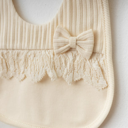 Ensemble naissance écru avec volants et nœud – douceur et élégance pour bébé 🤍✨