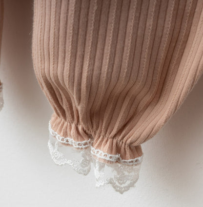 Ensemble naissance rose nude avec dentelle – douceur et élégance pour bébé 🤍✨