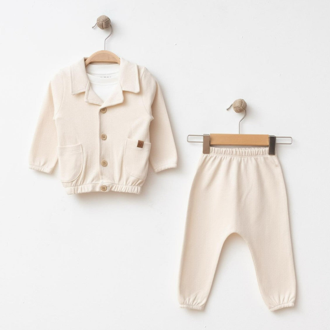 Ensemble naissance écru veste et pantalon – élégance et douceur pour bébé 🤍✨