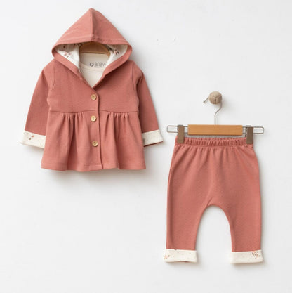 Neugeborenen-Set Terrakotta mit Kapuze – Sanftheit und natürliche Eleganz für Babys 🤍🌸✨