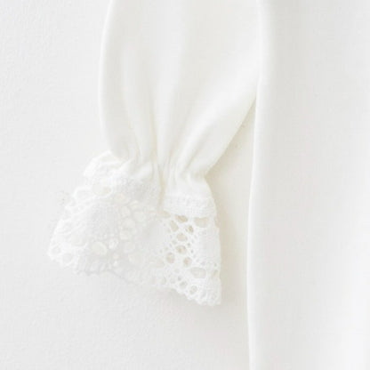 Ensemble naissance blanc dentelle bébé – pyjama, bonnet & bavoir élégant 🤍✨