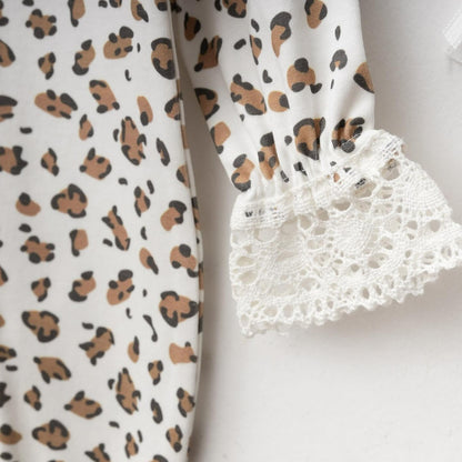 Ensemble bébé léopard & dentelle – Élégance douce et tendance 🐆🤍