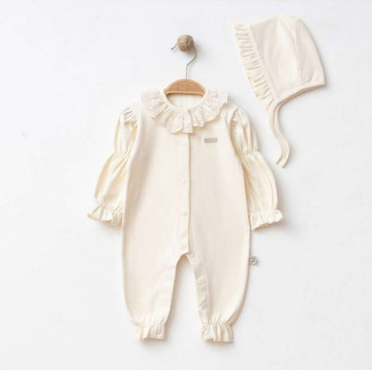 Ensemble bébé écru avec col en dentelle et béguin assorti 🤍👶