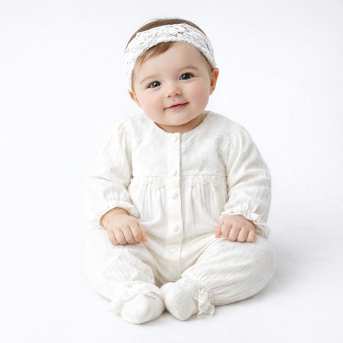 Neugeborenen-Set weiß mit Stirnband – Weichheit und Eleganz für Babys 🤍✨