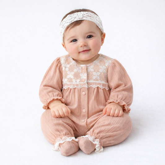 Ensemble naissance rose nude avec dentelle – douceur et élégance pour bébé 🤍✨