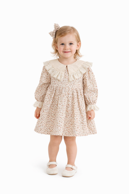 🌸 Kinderkleid mit Blumenmuster und Spitzenkragen – Vintage-Eleganz & romantischer Charme 🤍 