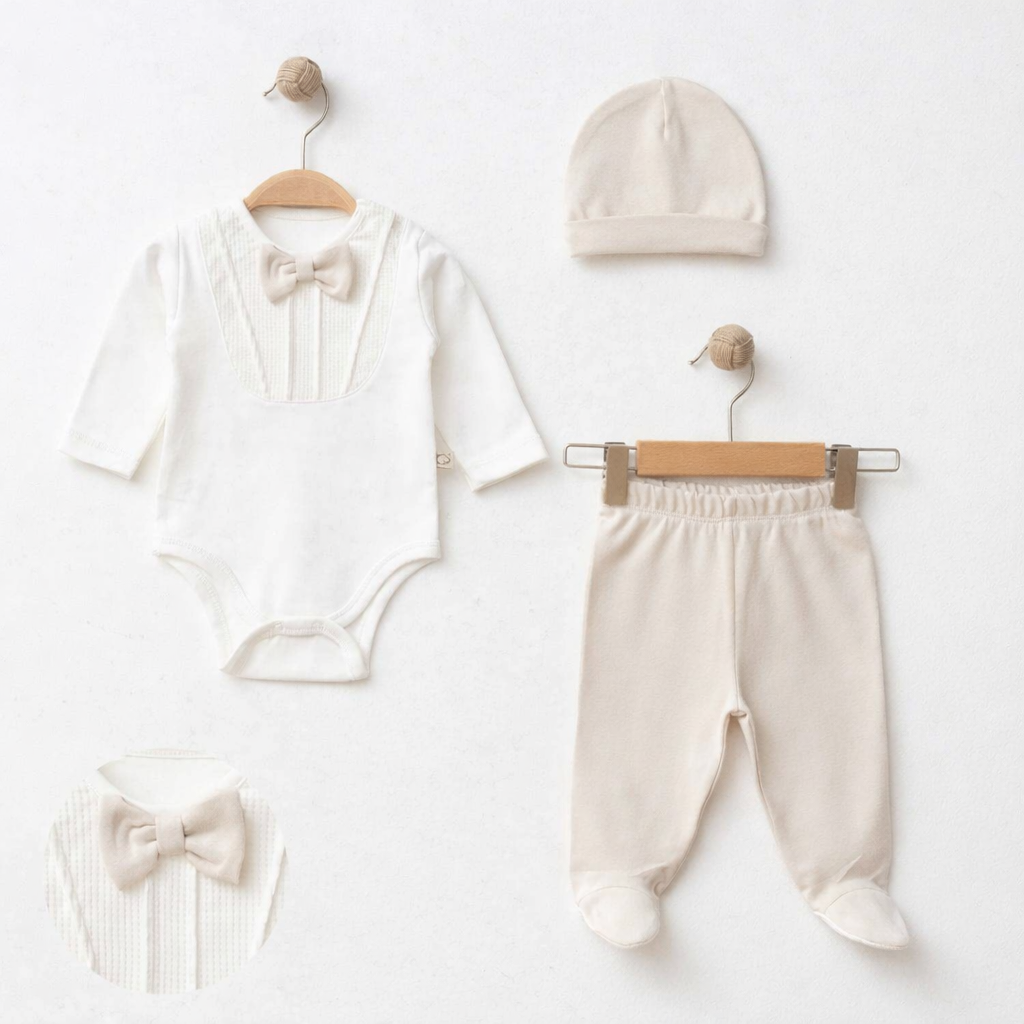 Ensemble naissance écru avec nœud papillon – Élégance douce et intemporelle pour bébé 🤍🎀✨
