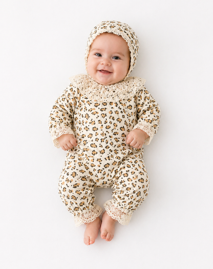 Ensemble bébé léopard & dentelle – Élégance sauvage dès la naissance
