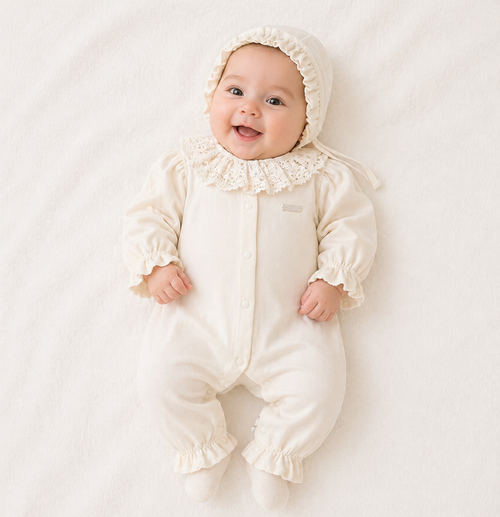 Ensemble bébé écru avec col en dentelle et béguin assorti 🤍👶