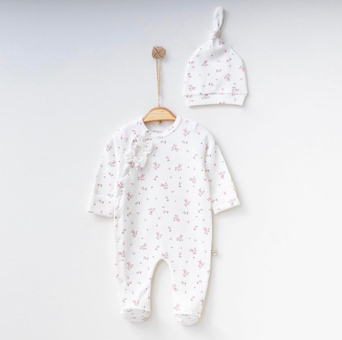 Ensemble Bébé 2 Pièces – Pyjama Côtelé & Bonnet Imprimé Floral Doux