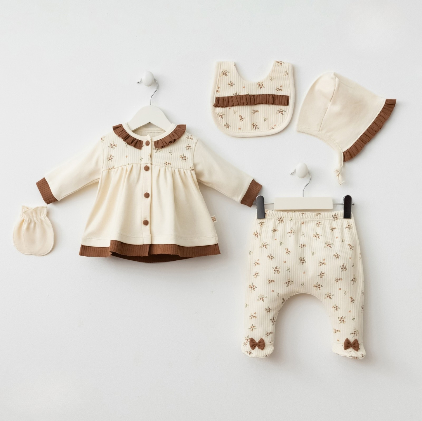 Ensemble naissance 5 pièces crème & floral – Élégance douce et charme intemporel ✨🤎