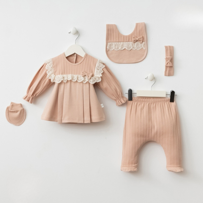 Ensemble naissance vieux rose “Tendresse Romantique” – Robe, pantalon & accessoires assortis 🌸✨