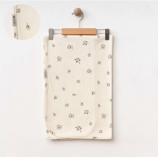 Couverture Bébé au Motif Minimaliste – Noir & Beige