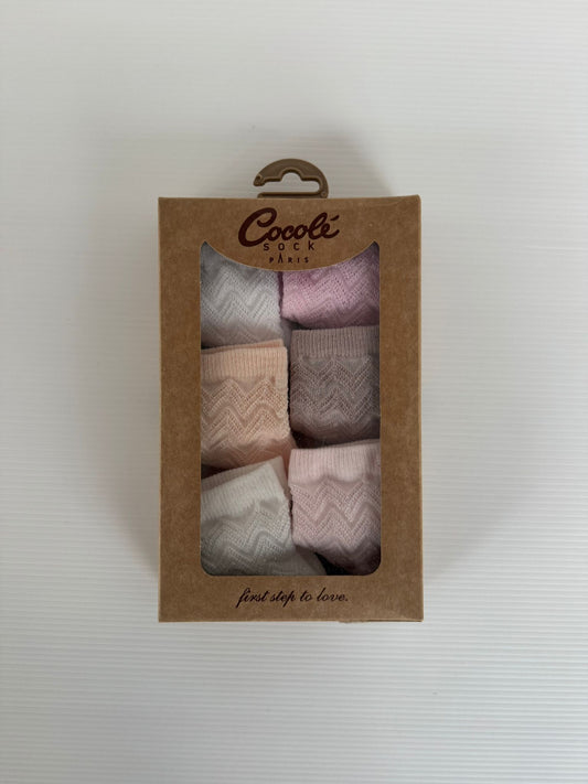 Coffret Naissance Chaussettes Bébé – Tons Poudrés & Élégants