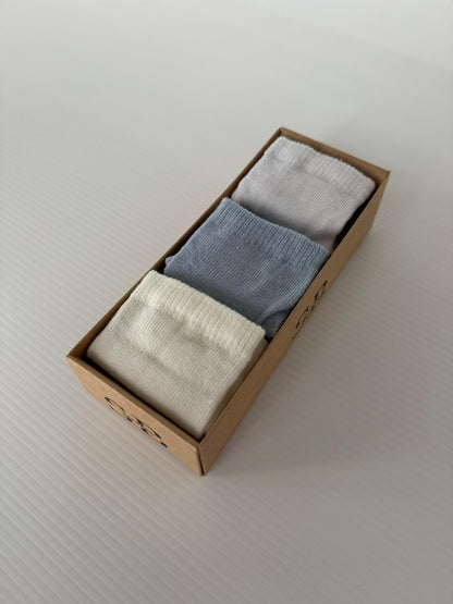 Coffret 6 paires de chaussettes bébé – Blanc, bleu gris & beige – Douces et intemporelles – Idéal cadeau naissance 💙👶