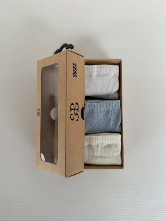 Coffret 6 paires de chaussettes bébé – Blanc, bleu gris & beige – Douces et intemporelles – Idéal cadeau naissance 💙👶