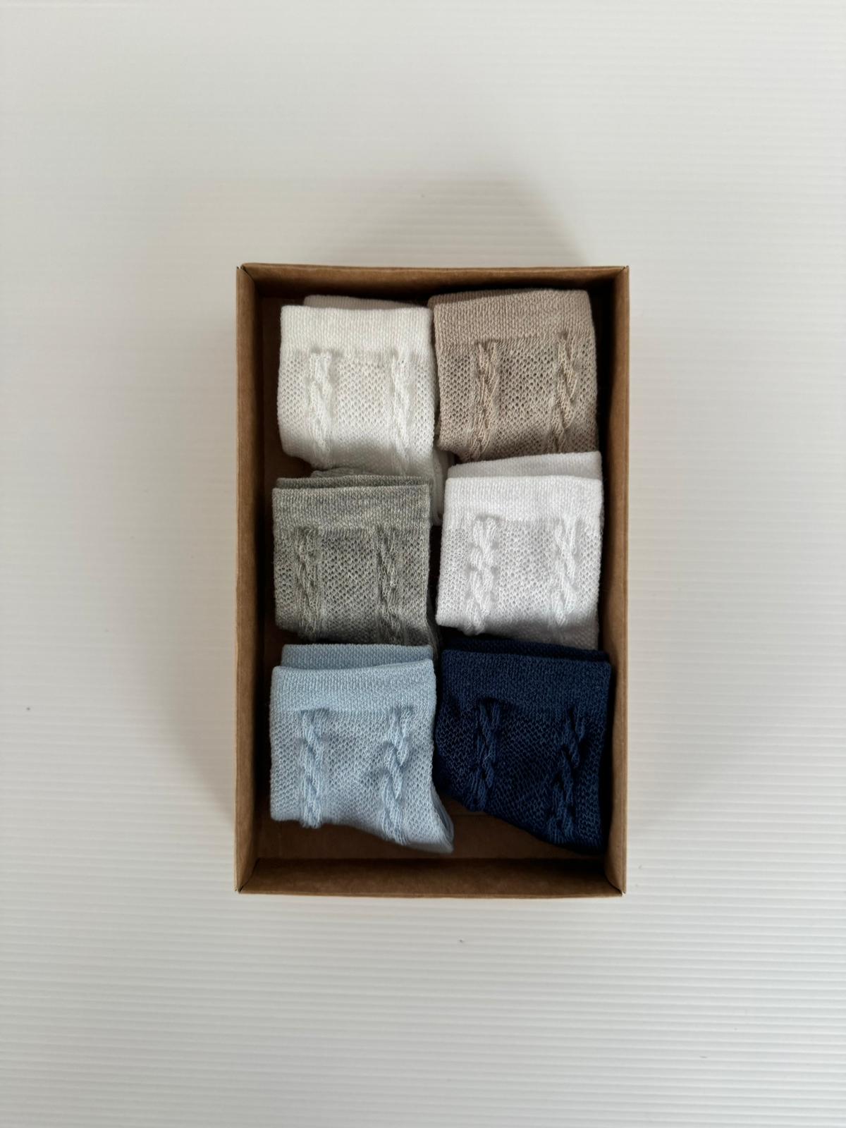 Coffret Naissance – 6 Paires de Chaussettes Bébé aux Tons Naturels | Douceur & Élégance Intemporelle 🤍👶