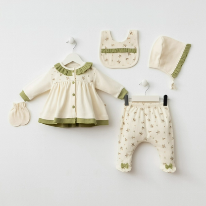 Ensemble naissance écru et vert sauge fleuri – douceur et élégance pour bébé 🤍🌿